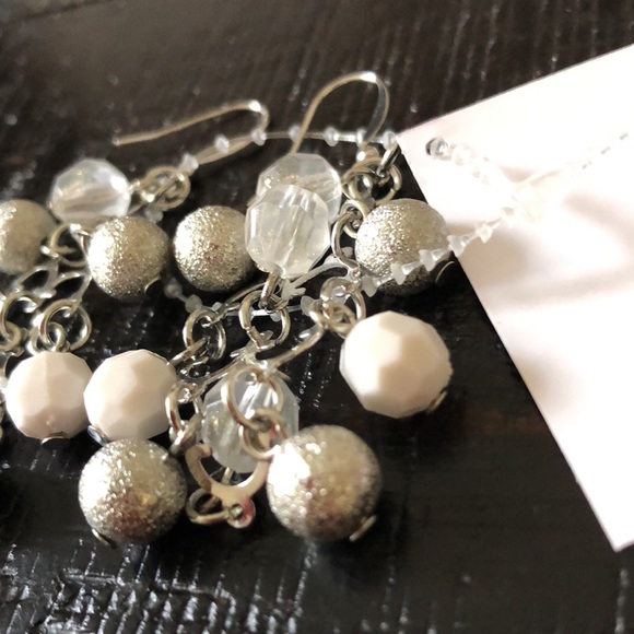 NWT White & Silver Tone Glittery Chandelier Style Pierced Earrings! - Picture 2 of 3